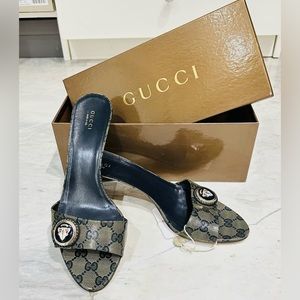 Vintage Gucci GG allover logo low sandal. Size 41 (US11), blue color